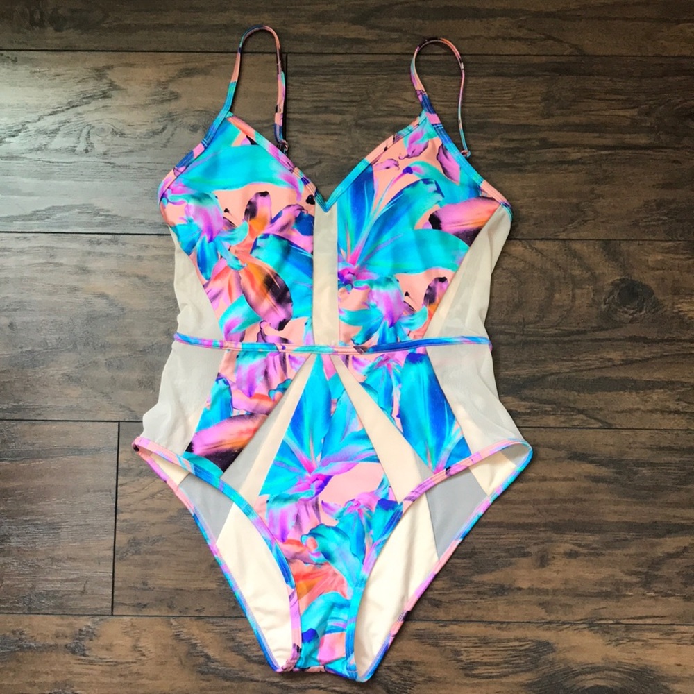 LA Hearts One Piece
